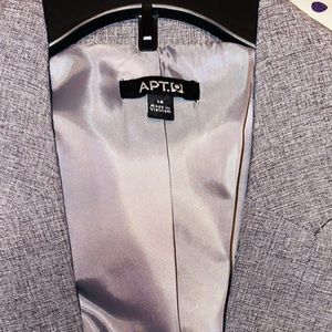 NWT Women’s size 14 grey blazer. Apt 9, comes with extra buttons and tags.